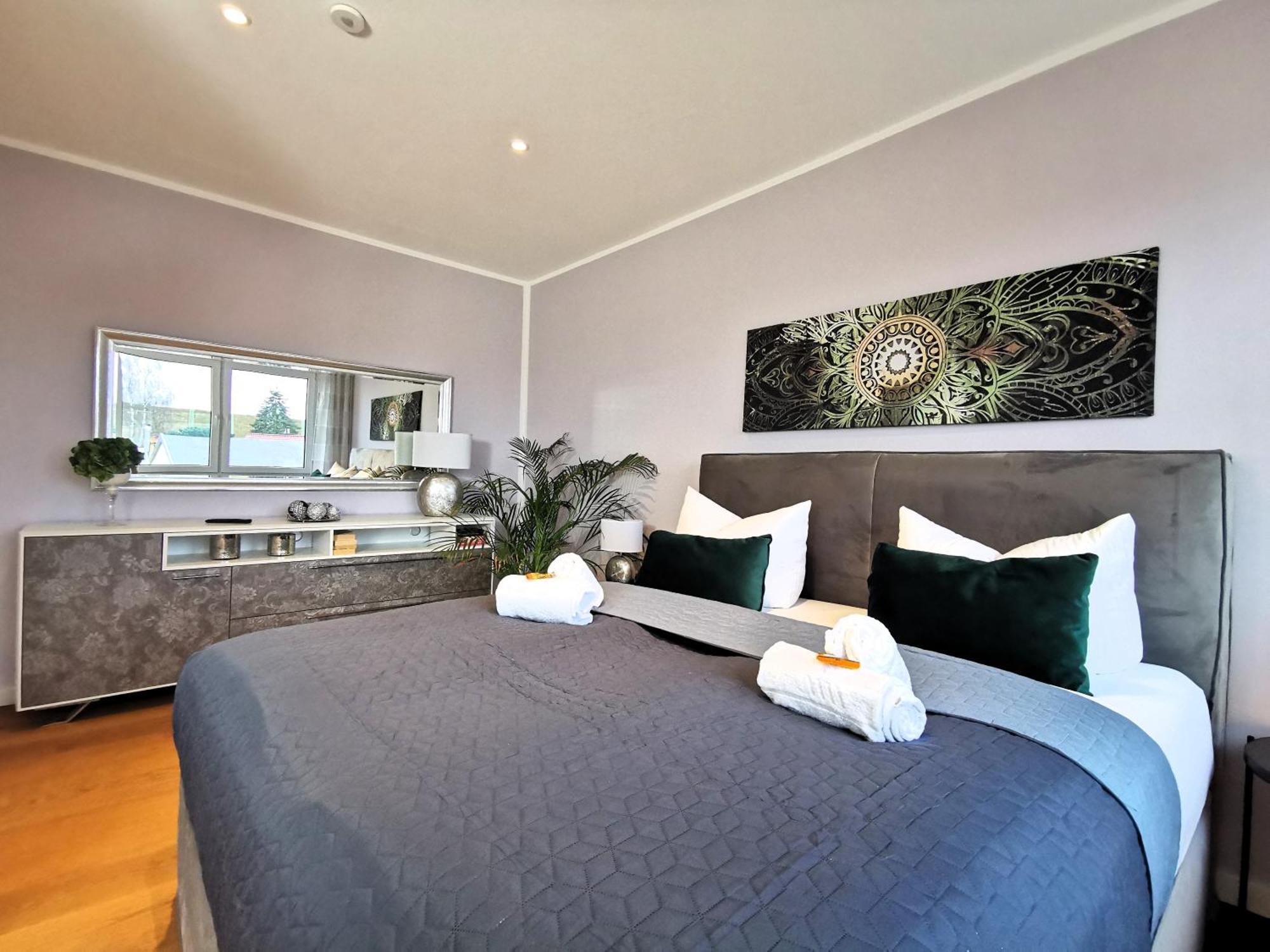 Bohnapartments Luxury Villa Berlin - 210Qm - Wintergarten - Kamin - 4 Kostenlose Parkplaetze - 6 Schlafzimmer - Neubau - Luxusausstattung Birkenwerder Exterior foto